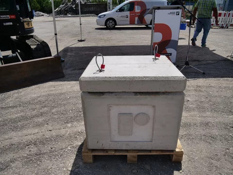 Grundstein für das neue ETLZ der Gottlob-Rommel-Gruppe Vorbereiteter Grundstein für das Entwicklungs-, Technologie- und Logistikzentrum der Gottlob Rommel Gruppe in Renningen
