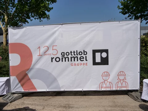 125 Jahre Gottlob Rommel Gruppe - Banner Banner zum 125-jährigen Bestehen der Gottlob Rommel Gruppe bei der Grundsteinlegung in Renningen
