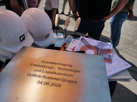 Zeitkapsel zur Grundsteinlegung des ETLZ Zeitkapsel mit Beschriftung zur Grundsteinlegung des Entwicklungs-, Technologie- und Logistikzentrums am 4. August 2026